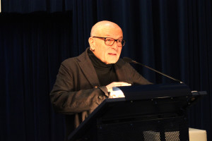 Volker Schlöndorff während seiner Eröffnungsrede; Foto: Betty Schiel