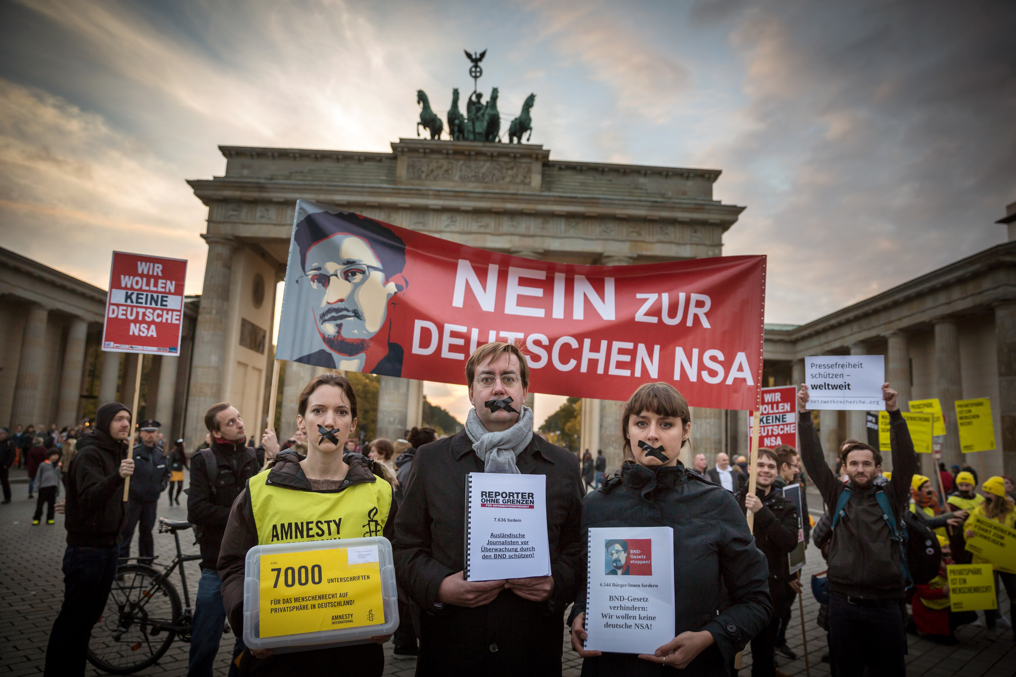 Bundestag Beschließt Trotz Massiver Proteste BND-Gesetz - M - Menschen ...