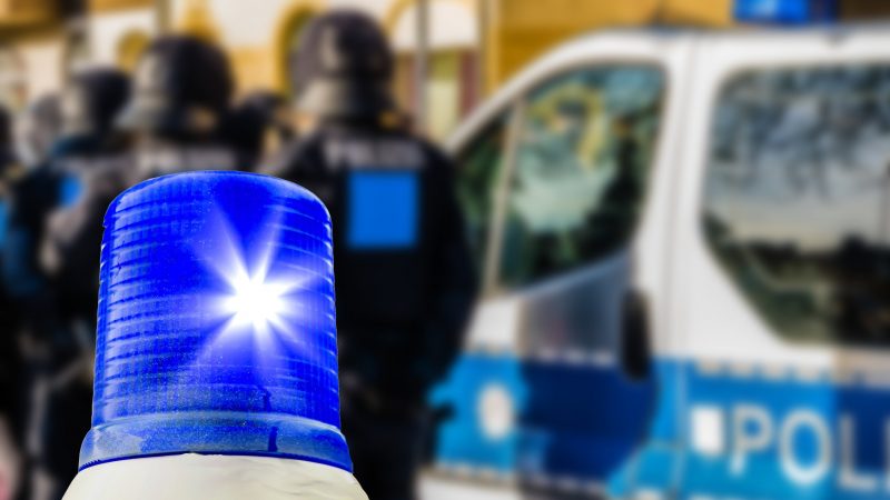 Polizeiwagen und Blaulicht Polizei